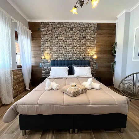 Апартаменты Artistic Escape *